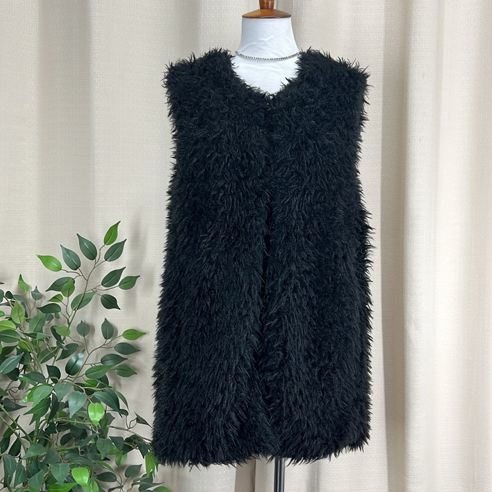MADDEN GIRL faux fur black vest - Picture 5 of 16
